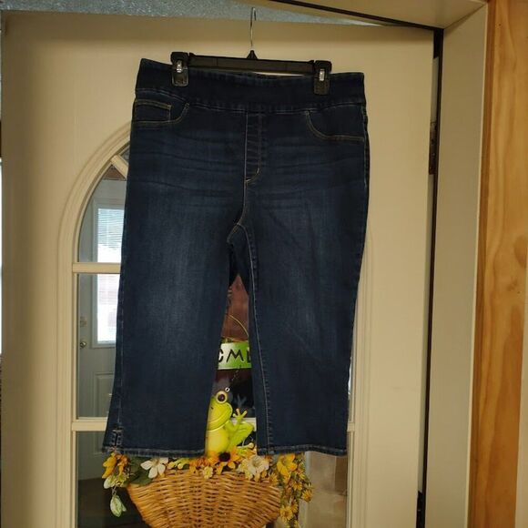 Chico's Blue Slim Leg Pull On Jean Capri Size Women's 1.5 - Picture 1 of 3